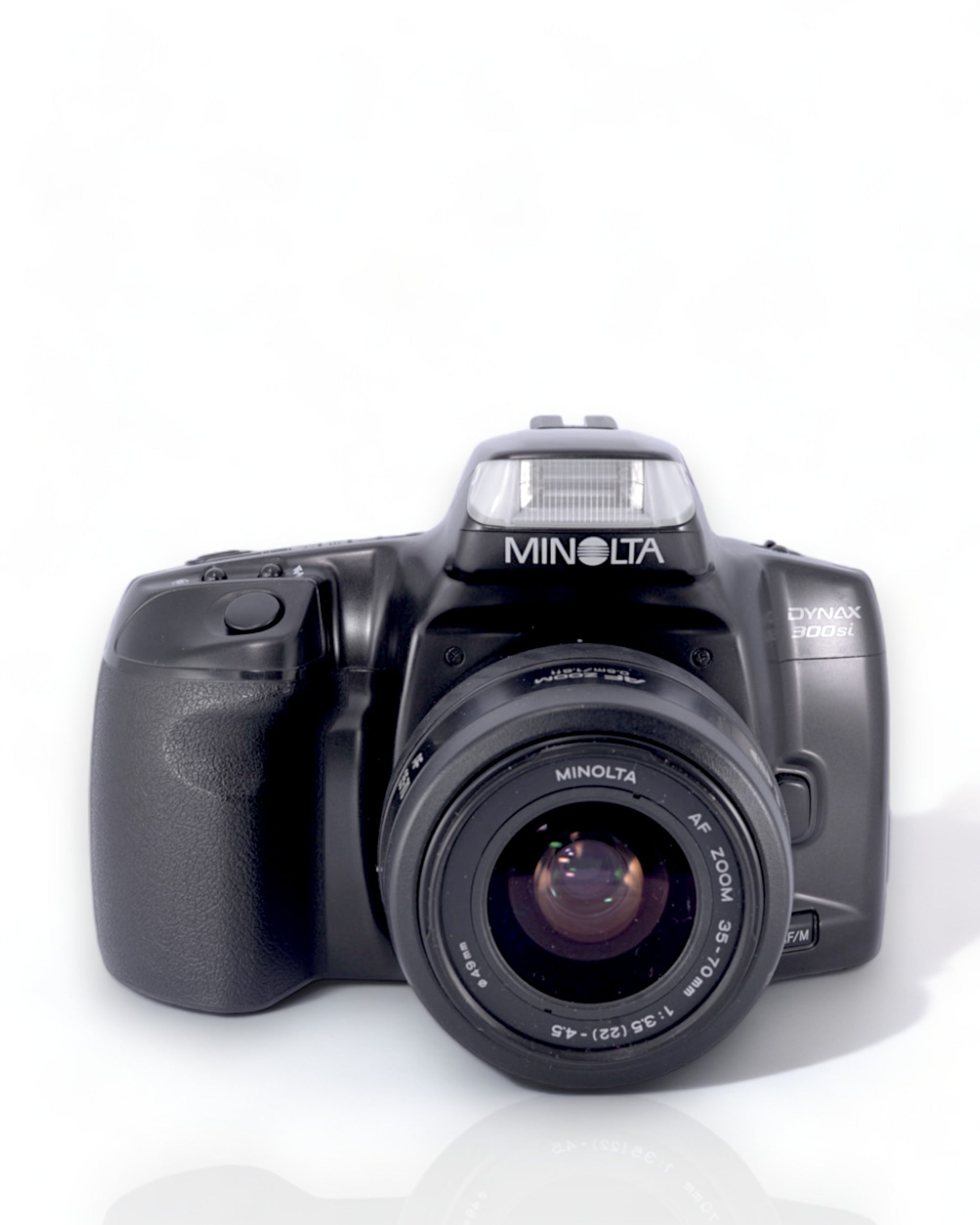 Minolta Dynax 300si 35mm SLR film camera with 35-70mm lens