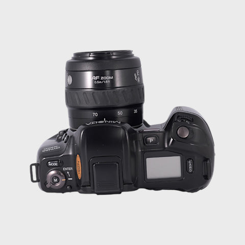 Minolta Dynax 700si 35mm SLR film camera with 35-70mm 3.5-4.5 zoom lens