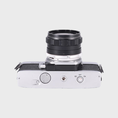 Minolta SRT 101 35mm SLR film camera with 28mm f3.5 lens