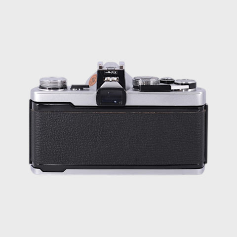 Olympus OM-1 Reflex 35mm argentique avec 50mm f1.8 objectif