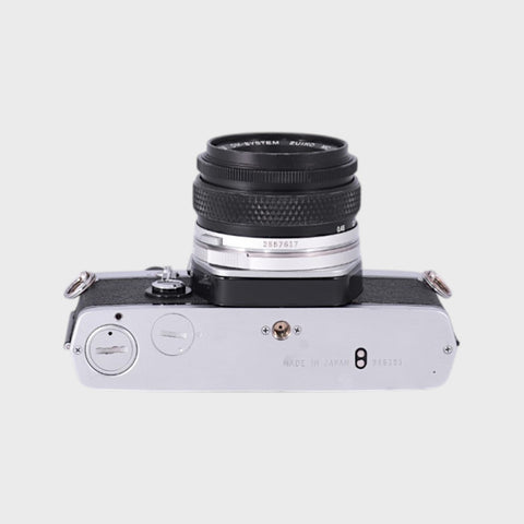 Olympus OM-1 Reflex 35mm argentique avec 50mm f1.8 objectif