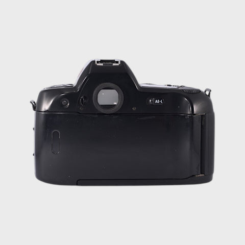 avec boîte: Nikon F90X, Reflex 35mm argentique  objectif 50 mm f/1,8