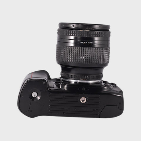 avec boîte: Nikon F90, Reflex 35mm argentique  objectif zoom 24-120 mm