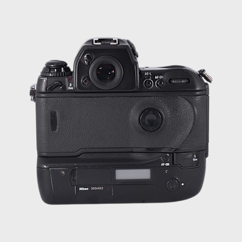 Nikon F5 35mm SLR film camera BODY ONLY