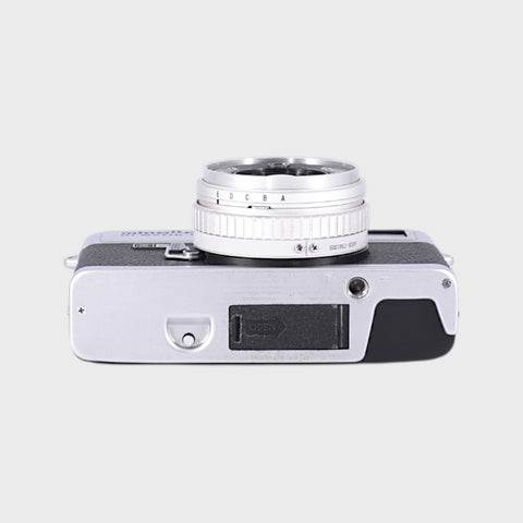 Minolta Hi-Matic E 35mm Rangefinder film camera with 40mm f1.7 lens