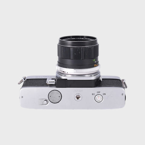 Minolta SRT 303 35mm SLR Film Camera with 35mm f2.8 Lens