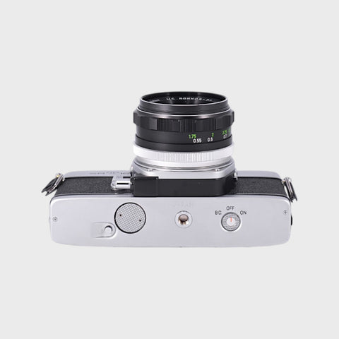 Minolta SRT 101 35mm SLR Film Camera with 55mm f1.7 Lens