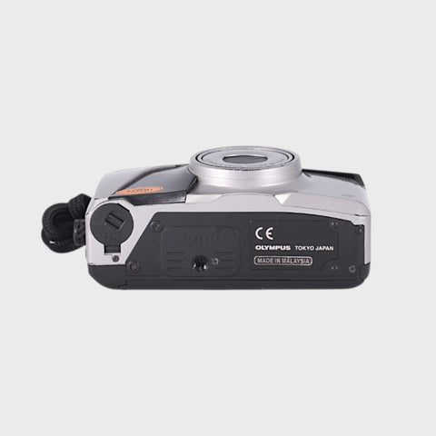 Olympus Superzoom 115 35mm point & shoot camera with 38-115mm zoom lens