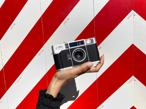 Appareil photo argentique Lomo MC-A 35 mm à visée directe, équipé d'objectif 32 mm f/2,8