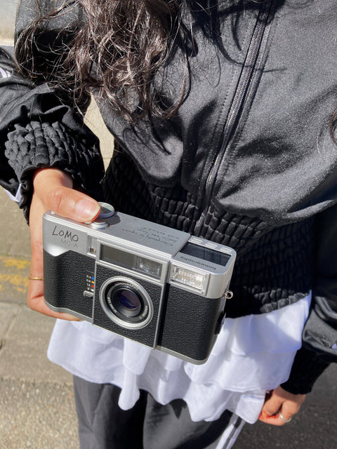 Appareil photo argentique Lomo MC-A 35 mm à visée directe, équipé d'objectif 32 mm f/2,8
